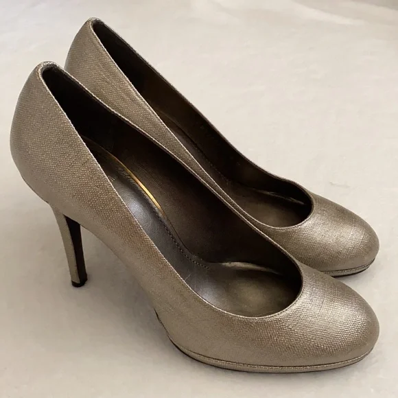 Stuart Weitzman | Textured Round Toe Slight Platform High Heels N W53907 (9 M) - Picture 15 of 15